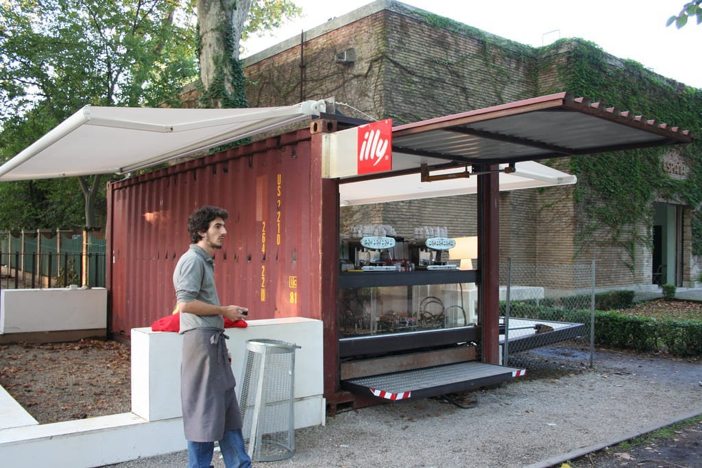 negocio comidas 25 Different Uses of Shipping Containers