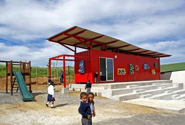 Escuela Primaria Vissershok en Sudáfrica 1 25 Different Uses of Shipping Containers